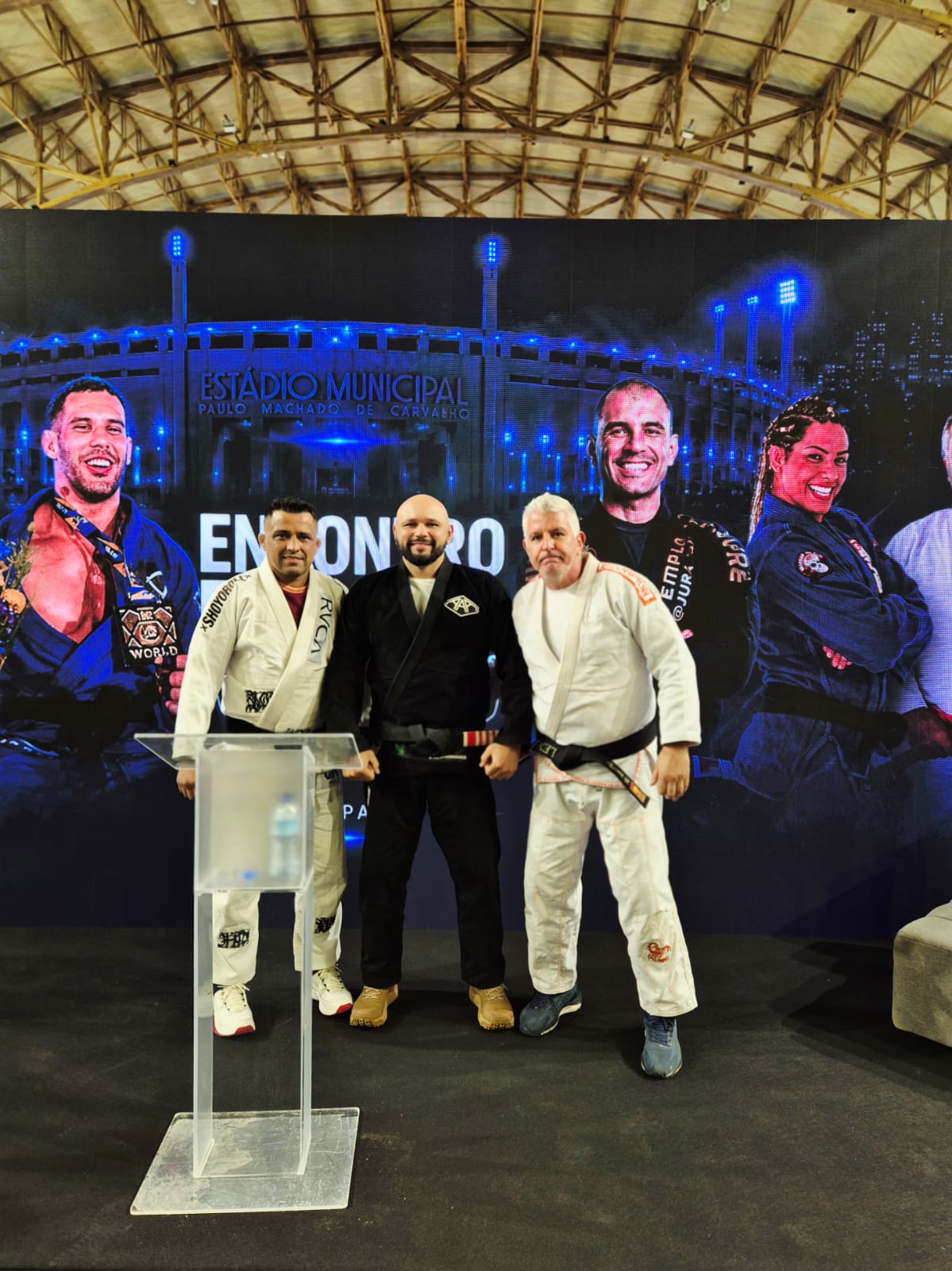 Professor em encontro de mestres de jiu-jítsu